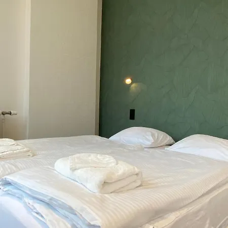 Maison Dispa - 10 Ch Ou 27 Pers Hotel Walcourt